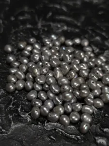 Perła Słodkowodna Ciemnoszara 6x4 mm