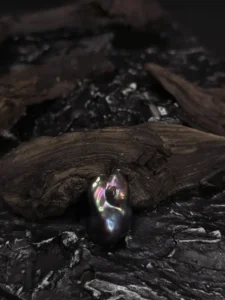 Perła Barokowa Ciemnogranatowy paw wysokej jakośći 27x17x13 mm
