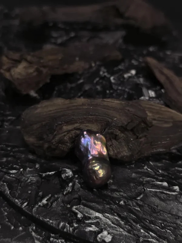 Perła Barokowa Ciemnogranatowy paw wysokej jakośći 27x16x13mm