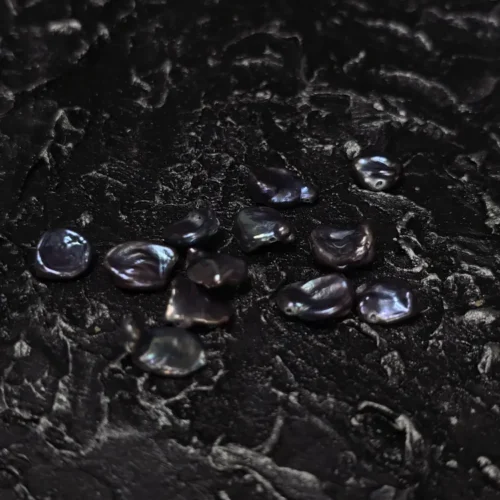 Perła Ciemnogranatowy Paw Petal 10-8 mm