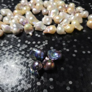 Perła Barokowa Czarna Paw17-22mm